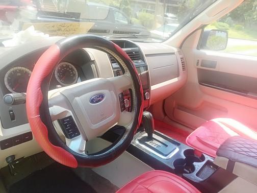 Silver 2009 Ford Escape XLT