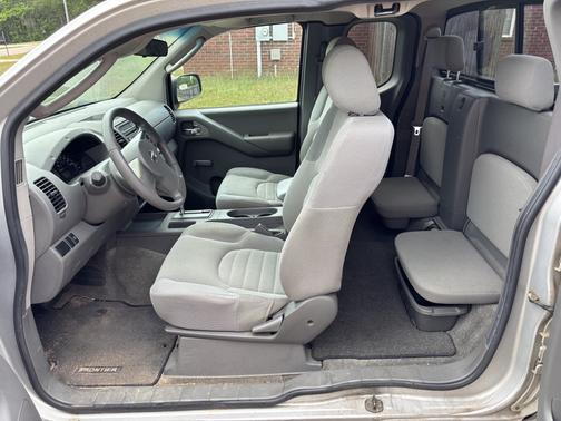 2005 Nissan Frontier XE King Cab
