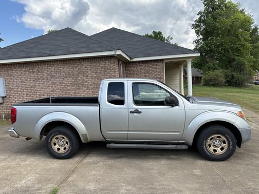 2005 Nissan Frontier XE King Cab
