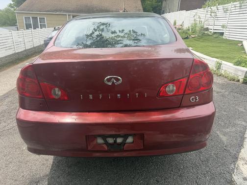 Red 2006 INFINITI G35 Base