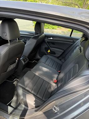 2017 Volkswagen Golf R 4-Door w/DCC & Navigation