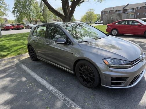 2017 Volkswagen Golf R 4-Door w/DCC & Navigation