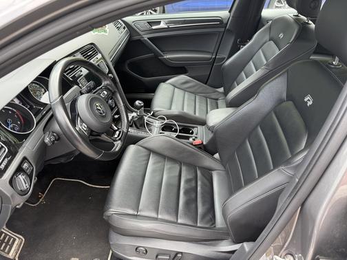 2017 Volkswagen Golf R 4-Door w/DCC & Navigation