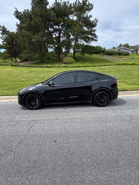 Black 2022 Tesla Model Y Long Range