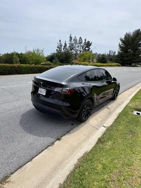 Black 2022 Tesla Model Y Long Range