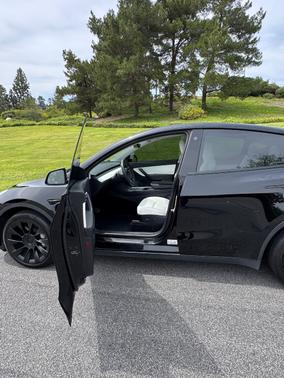 Black 2022 Tesla Model Y Long Range