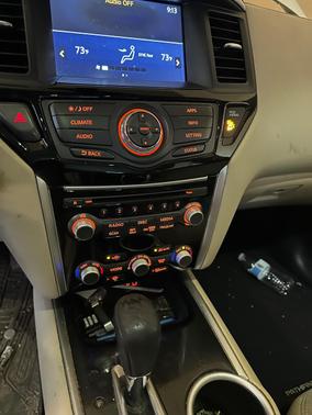White 2019 Nissan Pathfinder SV
