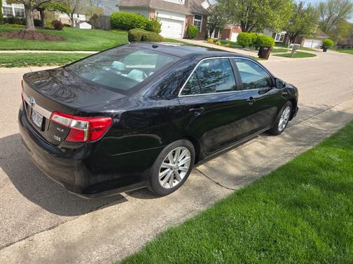Black 2014 Toyota Camry Hybrid XLE