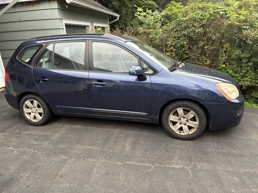 2007 Kia Rondo LX