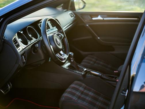 Gray 2017 Volkswagen Golf GTI S 4-Door
