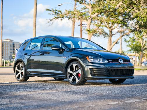 Gray 2017 Volkswagen Golf GTI S 4-Door