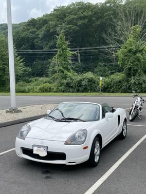 White 2000 Toyota MR2 Spyder