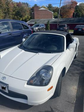 White 2000 Toyota MR2 Spyder
