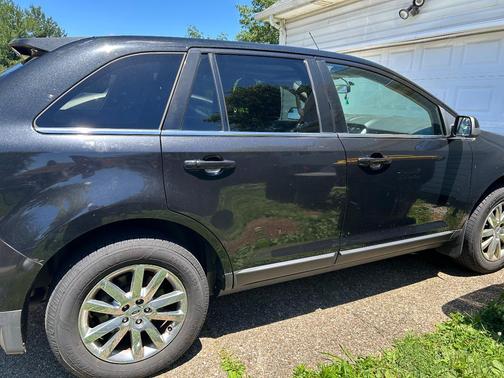 Black 2011 Ford Edge Limited