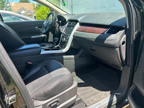 Black 2011 Ford Edge Limited
