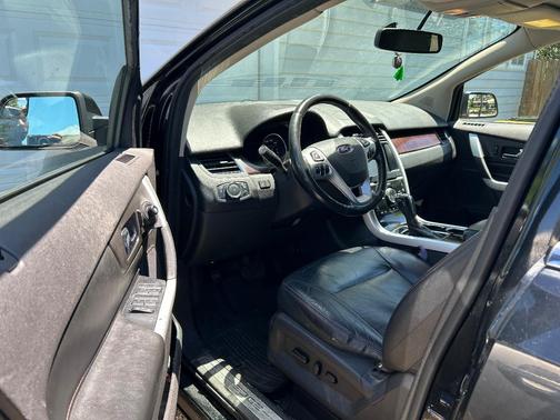 Black 2011 Ford Edge Limited