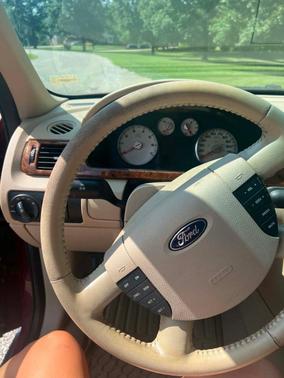 Red 2005 Ford Five Hundred Limited