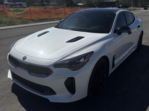 White 2018 Kia Stinger GT2