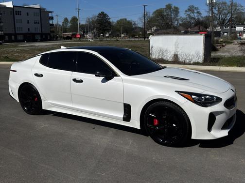 White 2018 Kia Stinger GT2