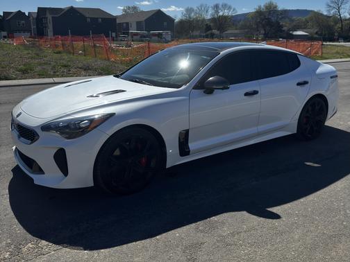 White 2018 Kia Stinger GT2