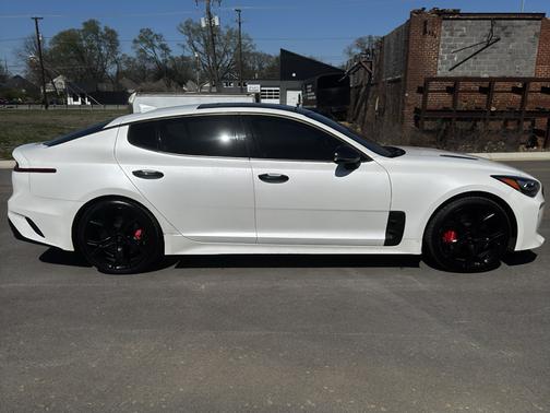 White 2018 Kia Stinger GT2