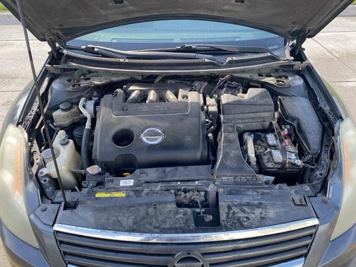 Gray 2009 Nissan Altima 3.5 SE