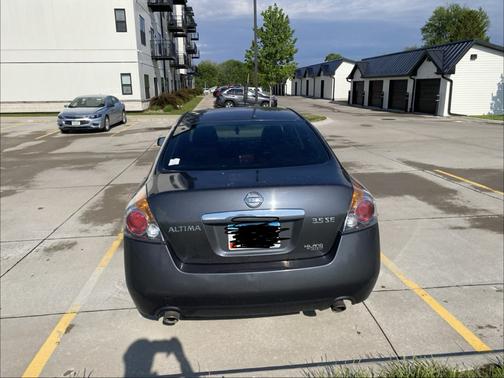 Gray 2009 Nissan Altima 3.5 SE
