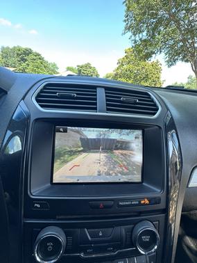 White 2016 Ford Explorer XLT