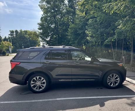 Blue 2023 Ford Explorer Limited