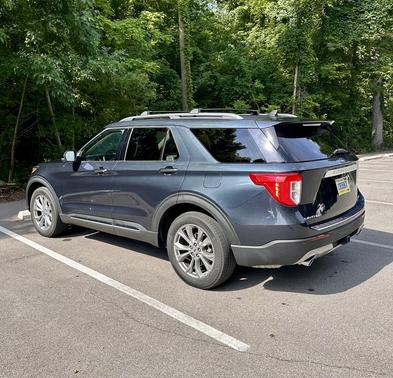 Blue 2023 Ford Explorer Limited