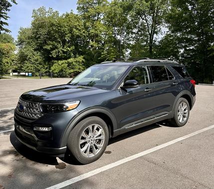 Blue 2023 Ford Explorer Limited