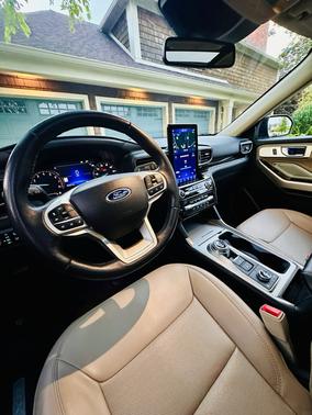 Blue 2023 Ford Explorer Limited