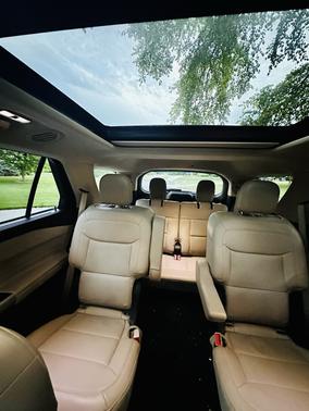 Blue 2023 Ford Explorer Limited
