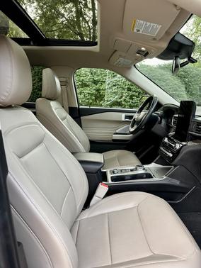 Blue 2023 Ford Explorer Limited