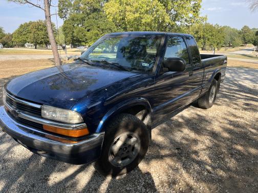 Photo 1 of 7 of 1999 Chevrolet S-10 LS Extended Cab