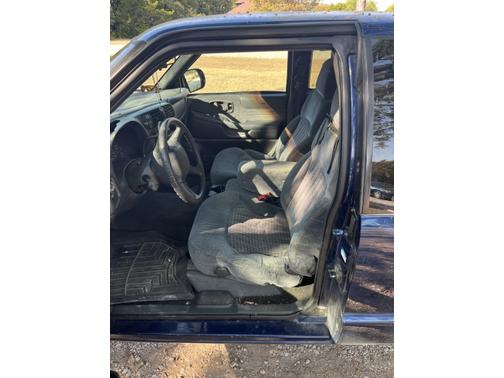 Photo 2 of 7 of 1999 Chevrolet S-10 LS Extended Cab