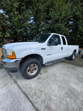 White 2001 Ford F-250 Lariat SuperCab Super Duty