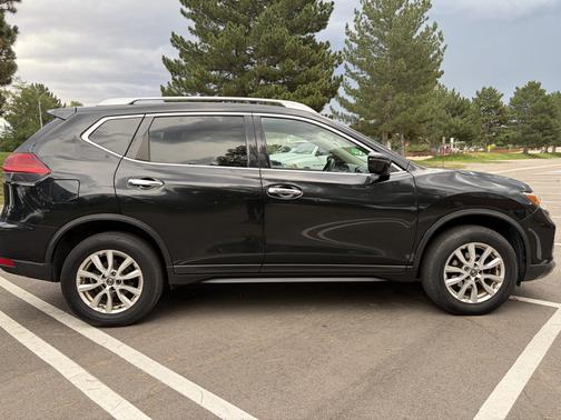 Black 2017 Nissan Rogue SV