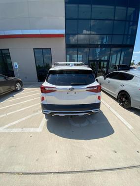 White 2021 Kia Seltos SX