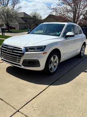 White 2019 Audi Q5 2.0T Premium Plus