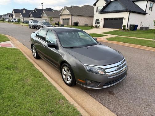 Gray 2012 Ford Fusion SE