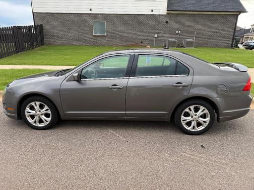 Gray 2012 Ford Fusion SE