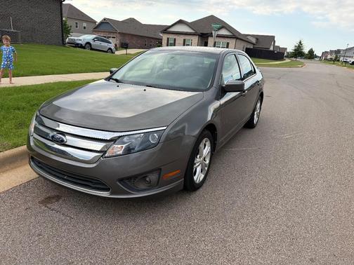 Gray 2012 Ford Fusion SE