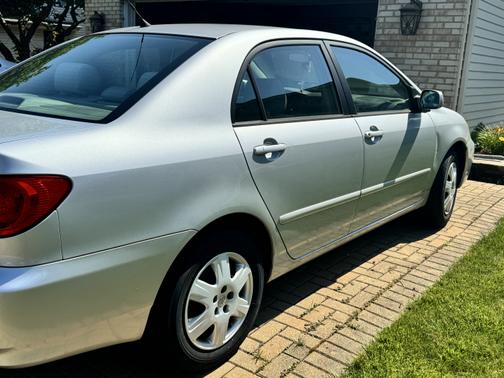 2005 Toyota Corolla LE