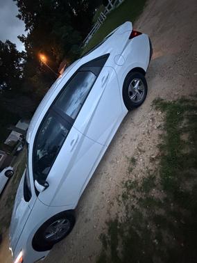 White 2026 Hyundai ELANTRA SE