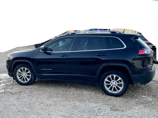 Photo 1 of 11 of 2019 Jeep Cherokee Latitude