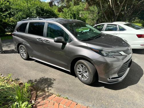 2024 Toyota Sienna XLE