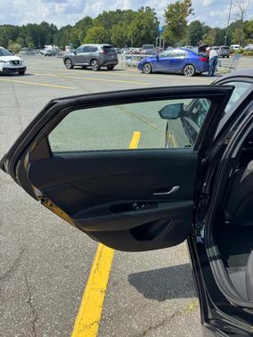 Black 2024 Hyundai ELANTRA SEL