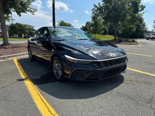 Black 2024 Hyundai ELANTRA SEL
