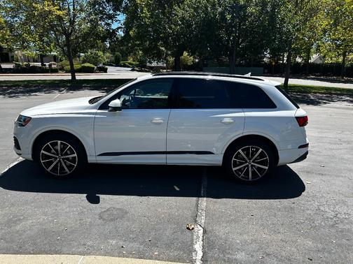 White 2021 Audi Q7 55 Premium Plus